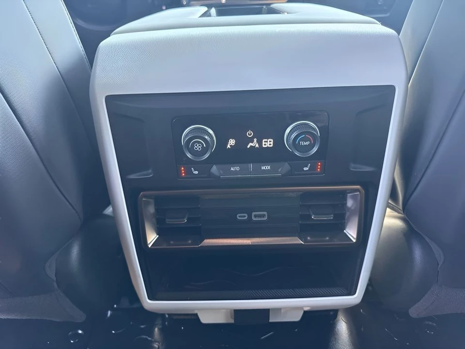 2025 GMC Hummer EV - Image 13 of 31