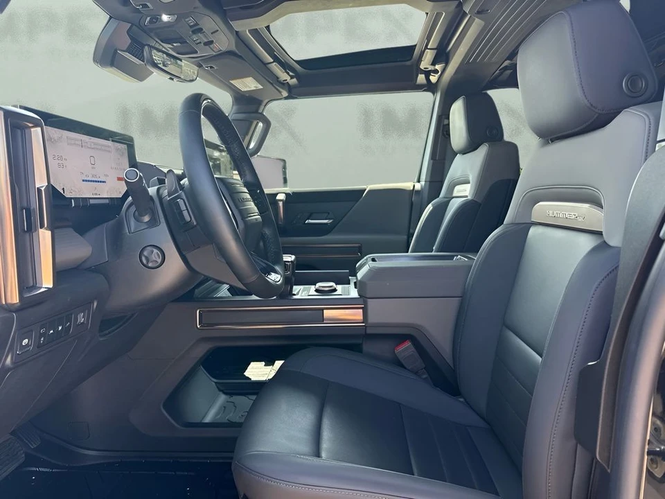 2025 GMC Hummer EV - Image 10 of 31