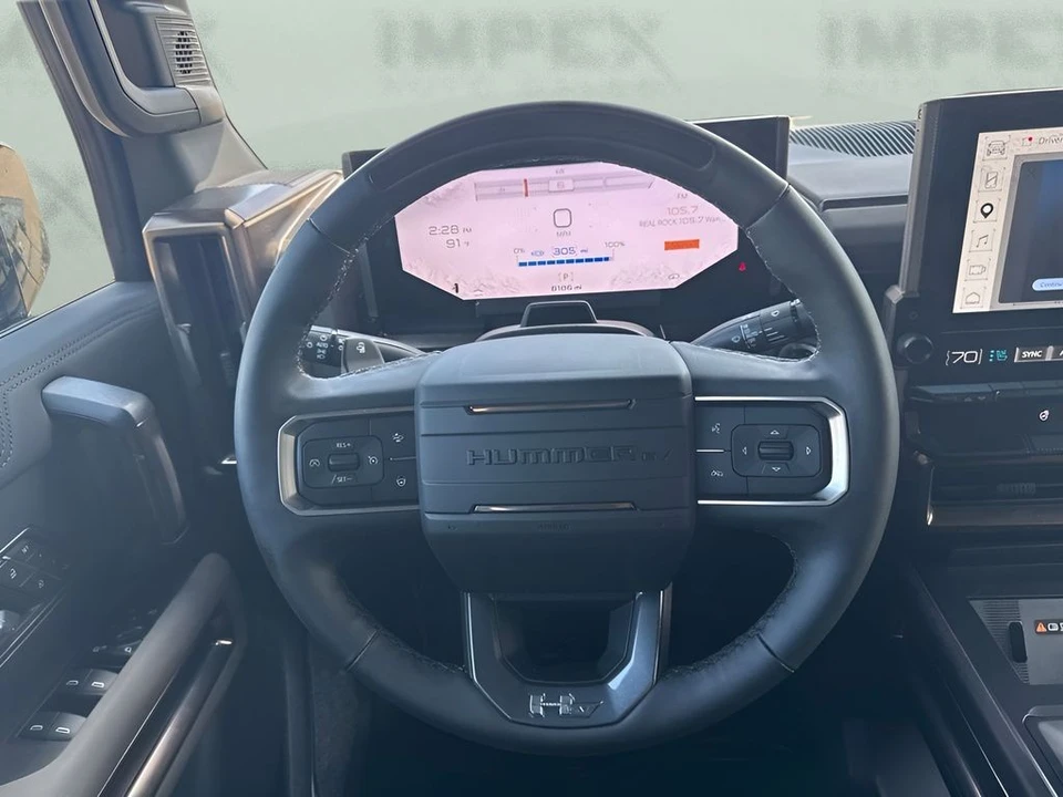 2025 GMC Hummer EV - Image 16 of 31
