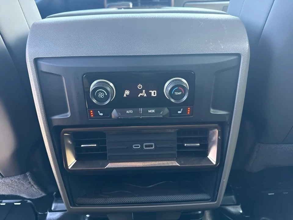 2025 GMC Hummer EV - Image 14 of 31