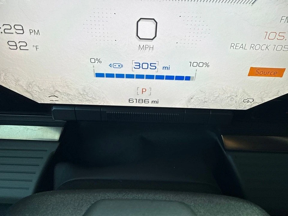 2025 GMC Hummer EV - Image 29 of 31