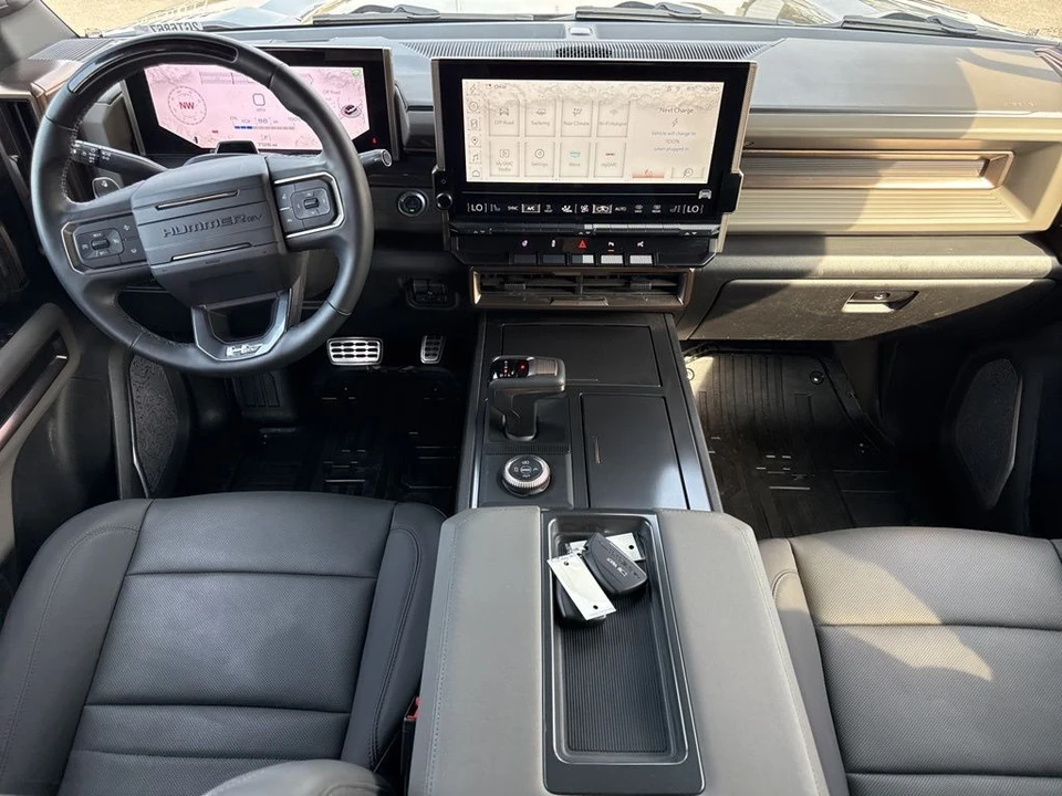 2025 GMC Hummer EV - Image 14 of 21