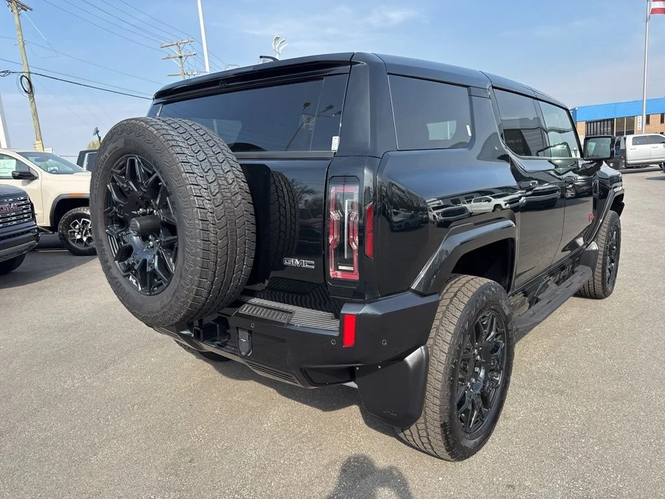 2025 GMC Hummer EV - Image 5 of 21