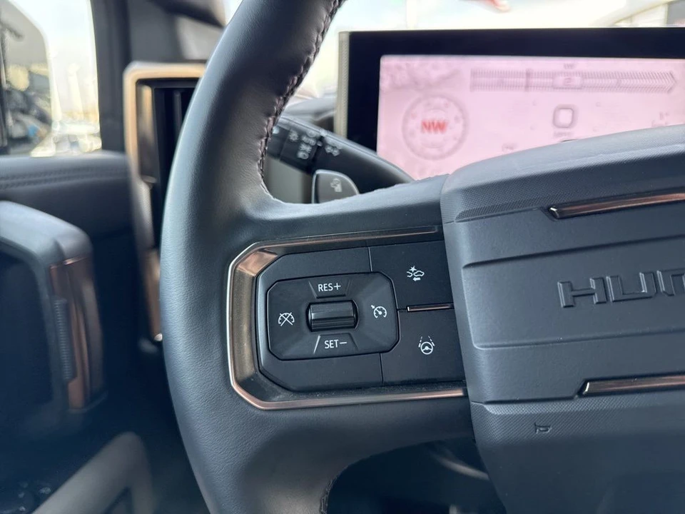 2025 GMC Hummer EV - Image 16 of 21