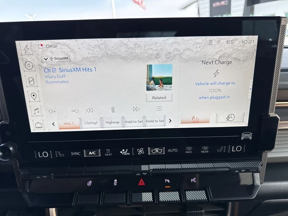 2025 GMC Hummer EV - Image 18 of 21