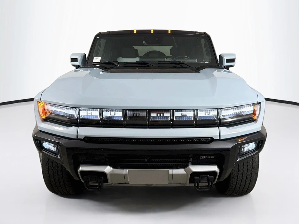2025 GMC Hummer EV - Image 10 of 31