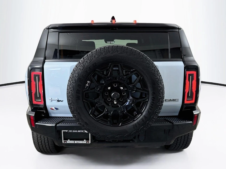 2025 GMC Hummer EV - Image 5 of 31
