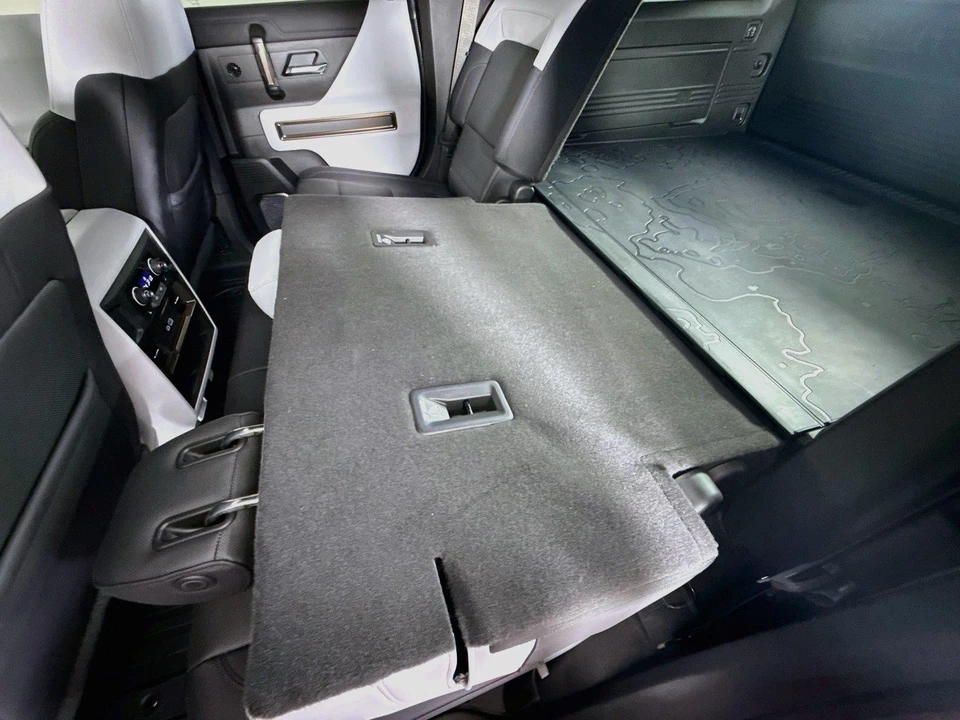 2025 GMC Hummer EV - Image 30 of 31