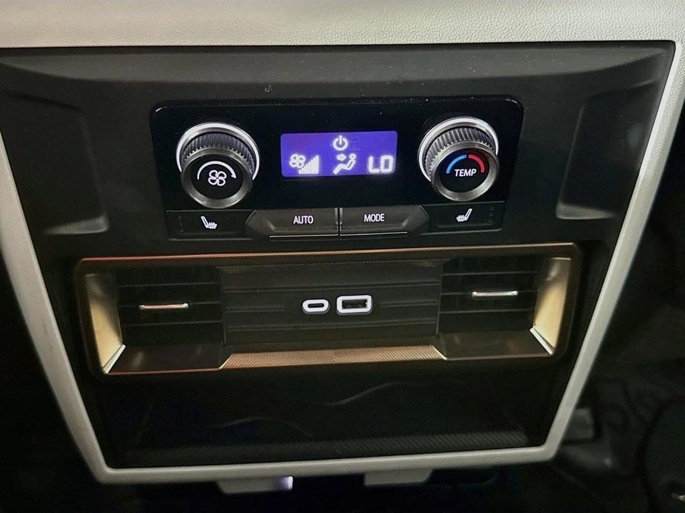 2025 GMC Hummer EV - Image 29 of 31
