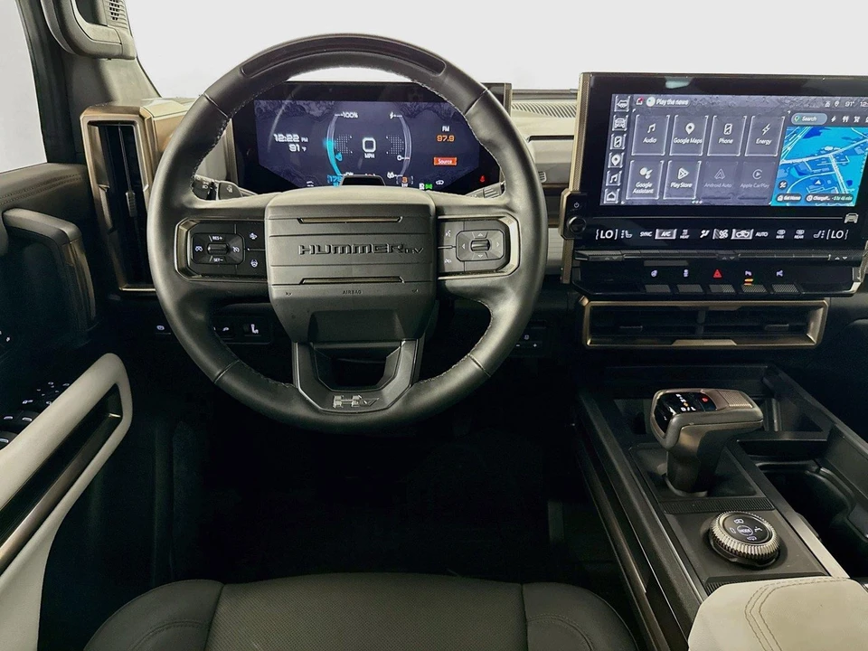 2025 GMC Hummer EV - Image 12 of 31