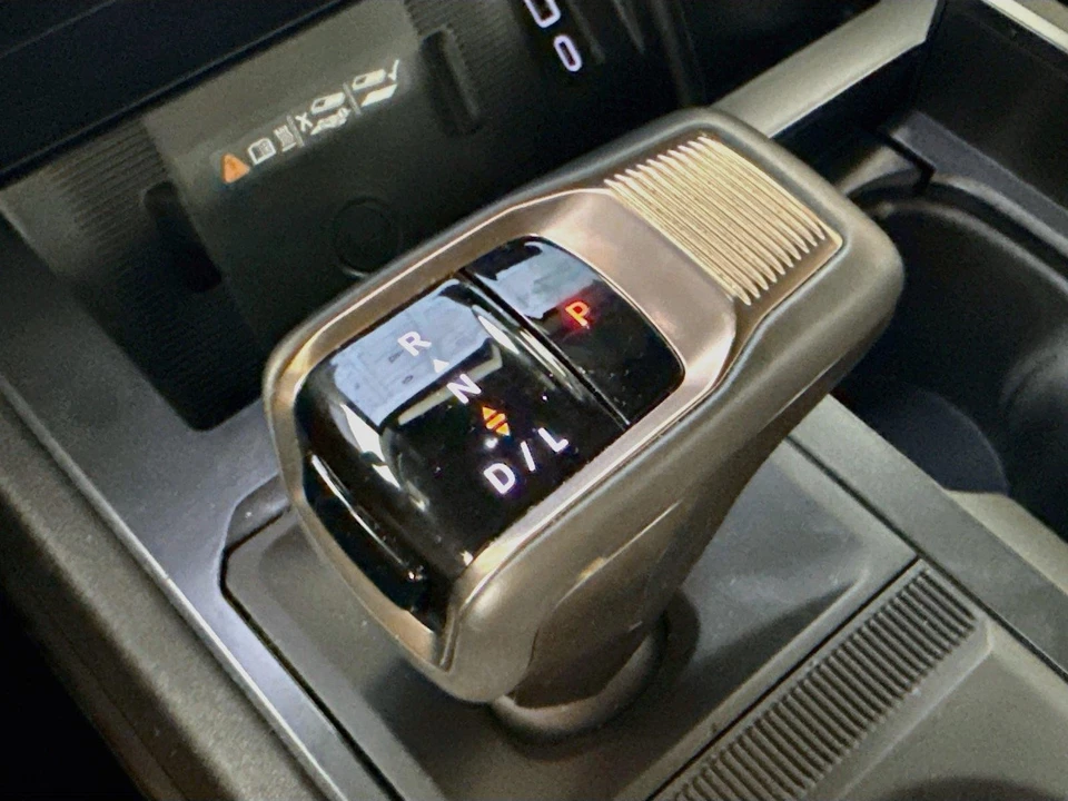 2025 GMC Hummer EV - Image 26 of 31