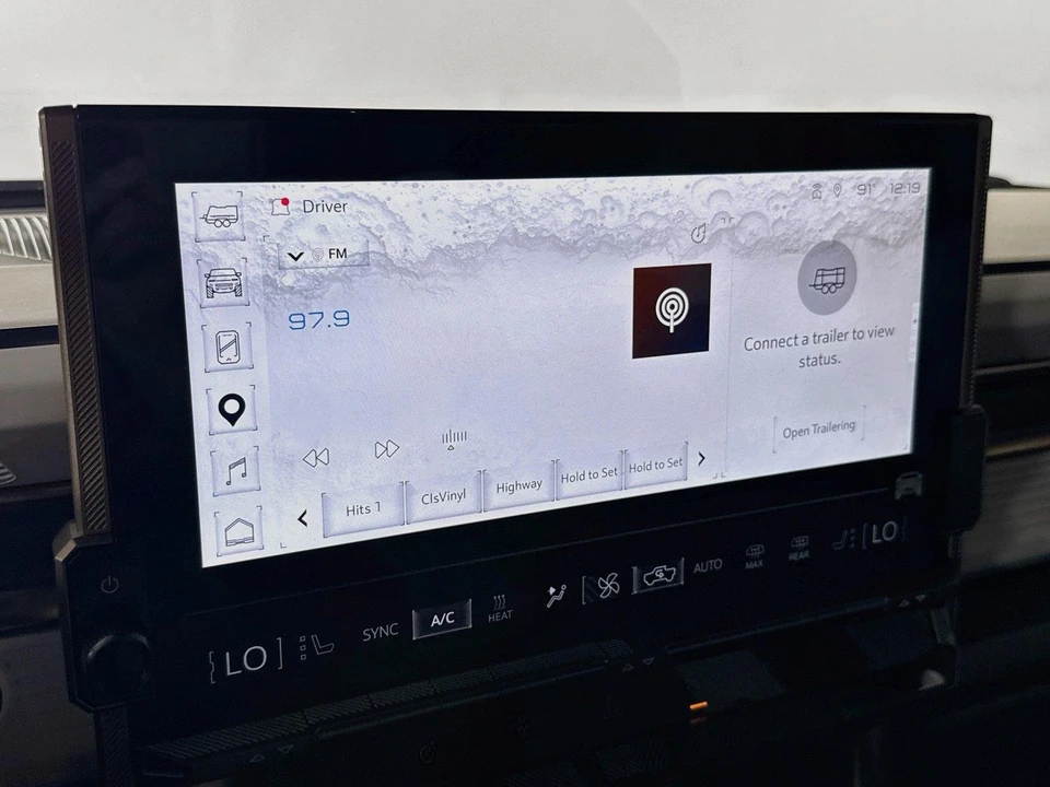 2025 GMC Hummer EV - Image 19 of 31