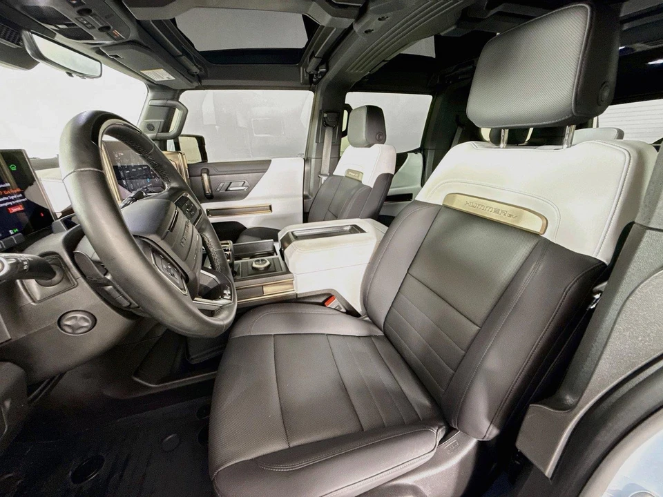 2025 GMC Hummer EV - Image 11 of 25