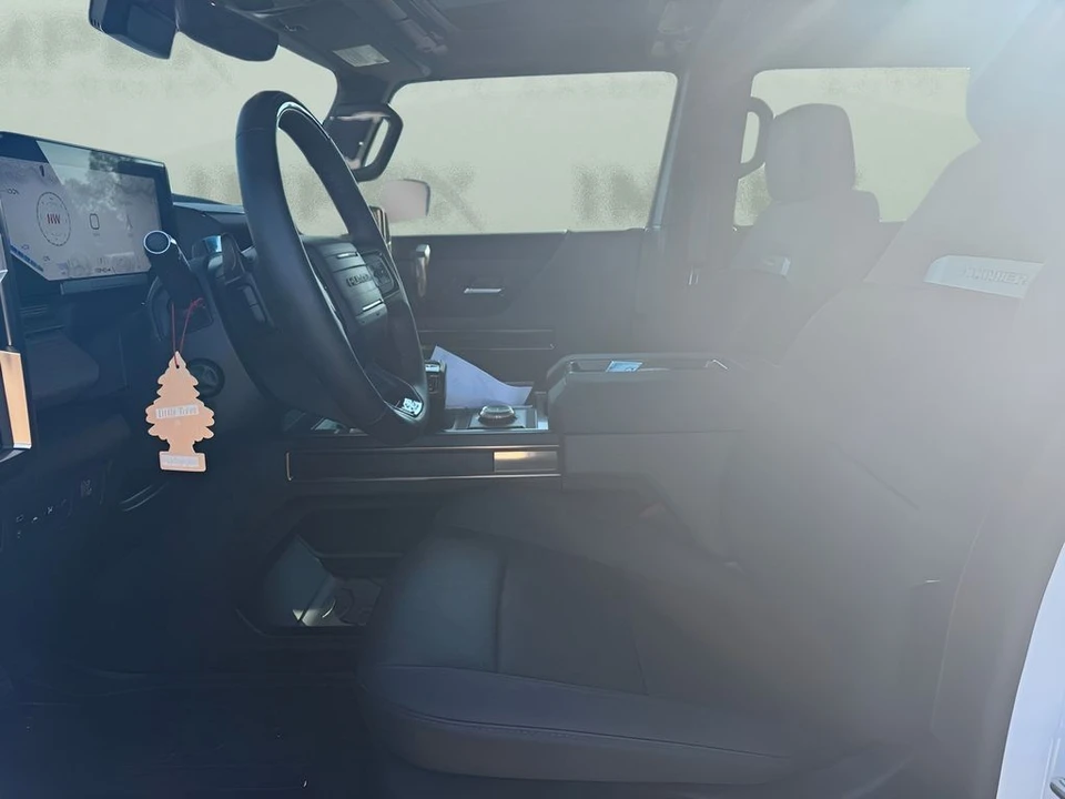 2025 GMC Hummer EV - Image 7 of 10