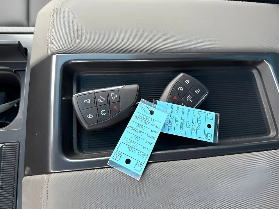 2025 GMC Hummer EV - Image 8 of 9