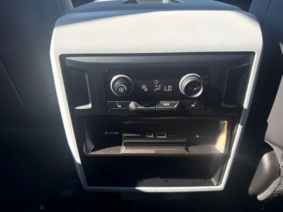 2025 GMC Hummer EV - Image 13 of 31