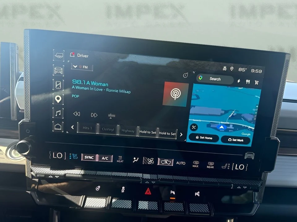 2025 GMC Hummer EV - Image 19 of 31