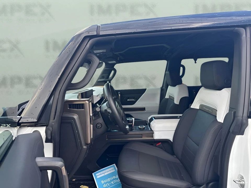 2025 GMC Hummer EV - Image 9 of 17