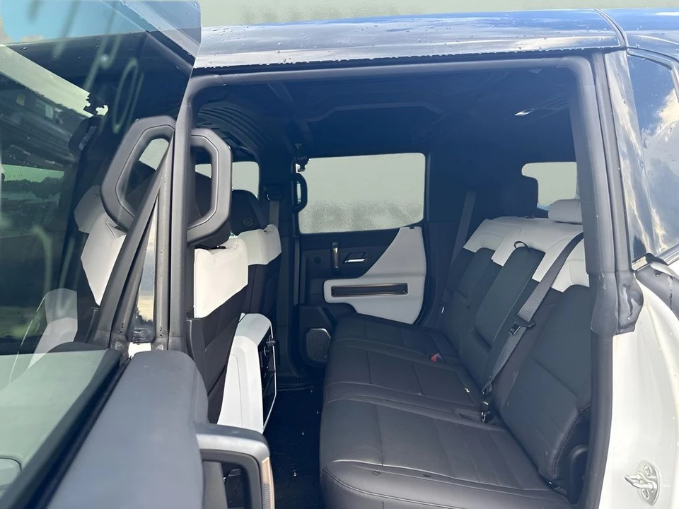 2025 GMC Hummer EV - Image 10 of 17