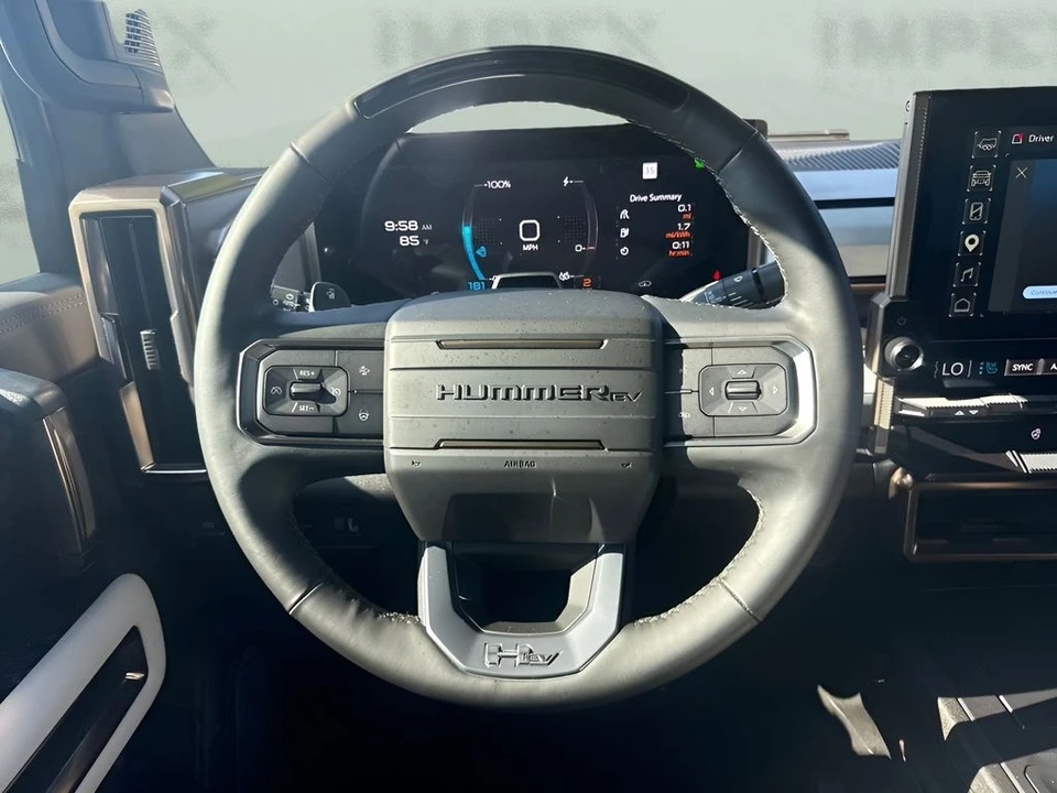 2025 GMC Hummer EV - Image 15 of 31