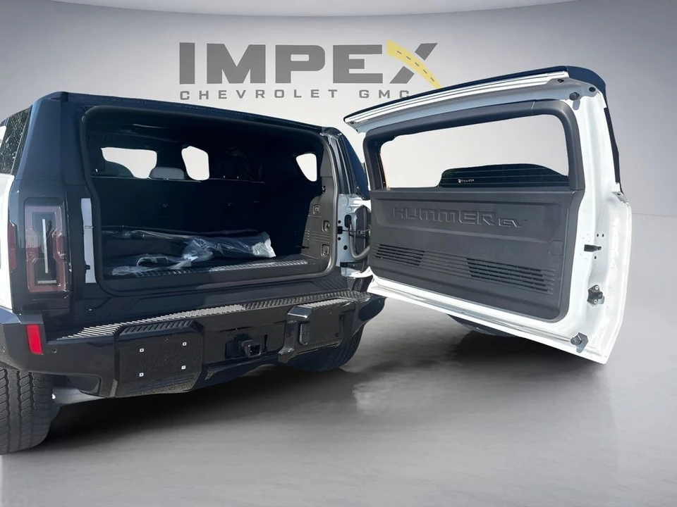 2025 GMC Hummer EV - Image 30 of 31