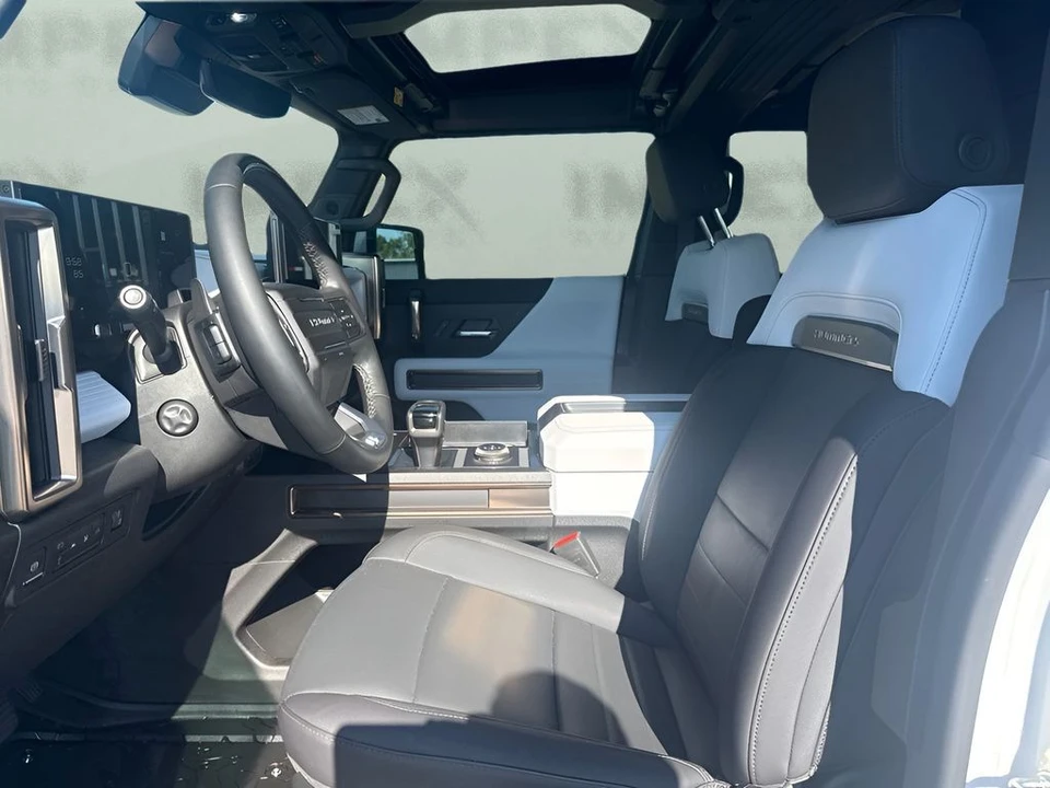 2025 GMC Hummer EV - Image 9 of 31
