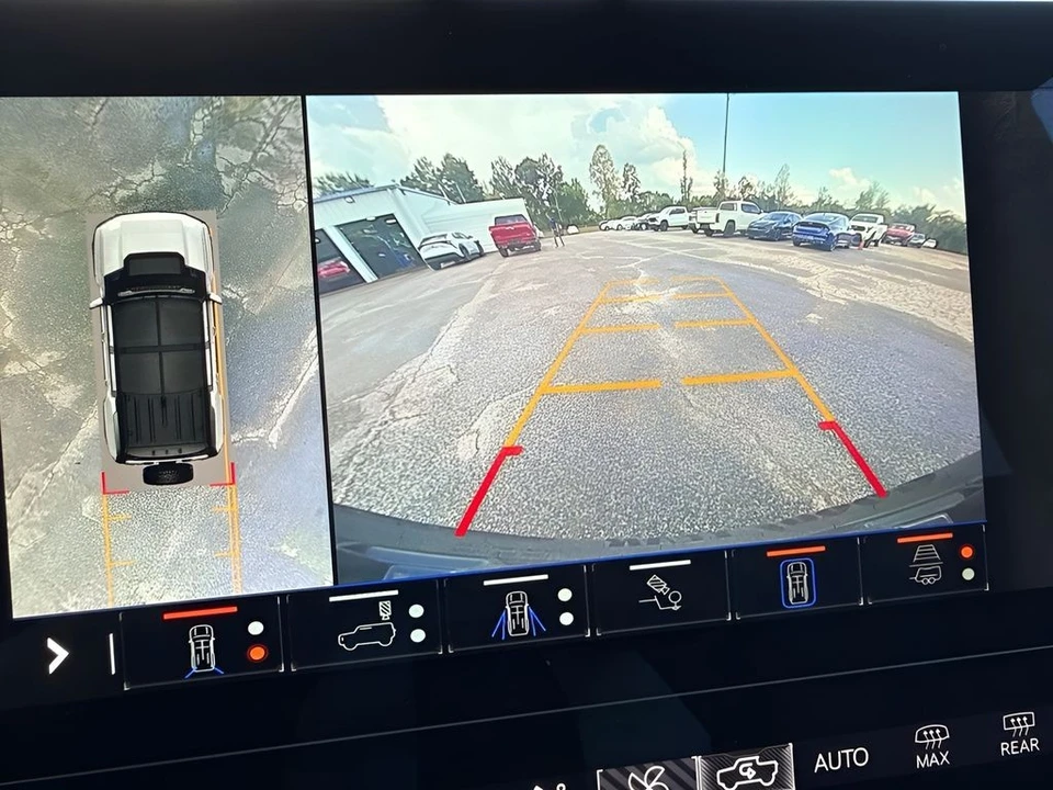 2025 GMC Hummer EV - Image 15 of 17