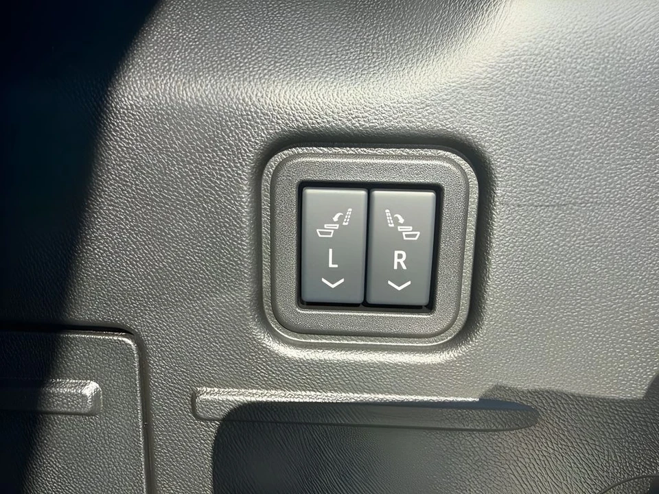 2025 GMC Hummer EV - Image 31 of 31