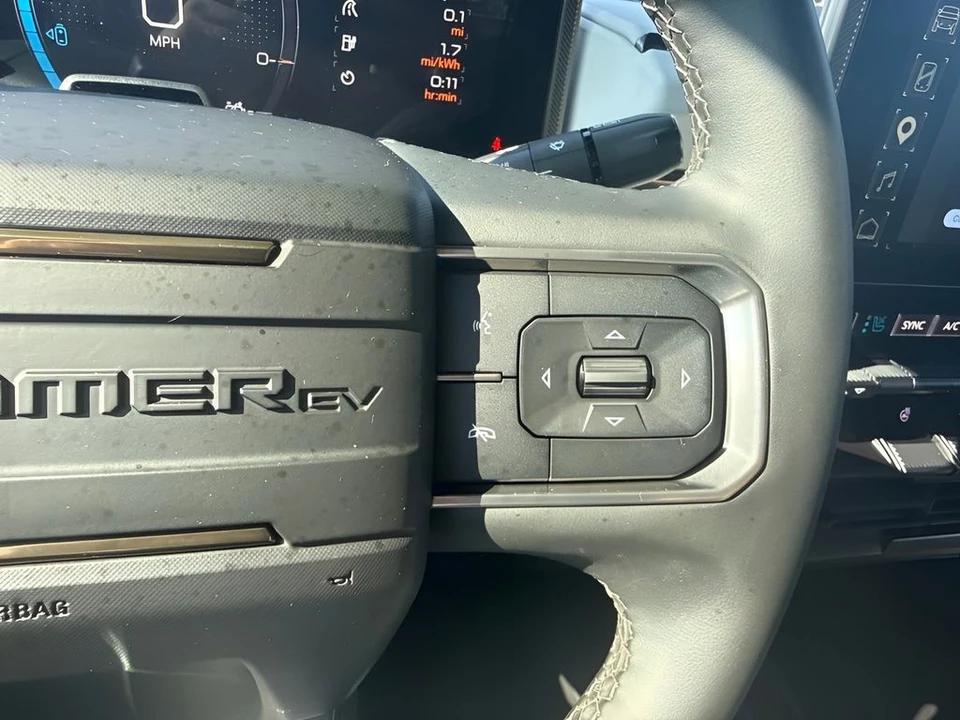 2025 GMC Hummer EV - Image 17 of 31