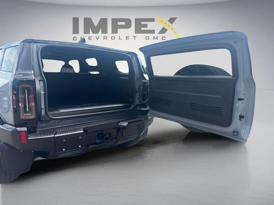 2025 GMC Hummer EV - Image 9 of 31