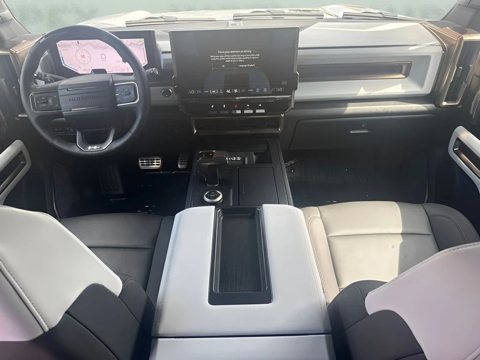 2025 GMC Hummer EV - Image 16 of 31