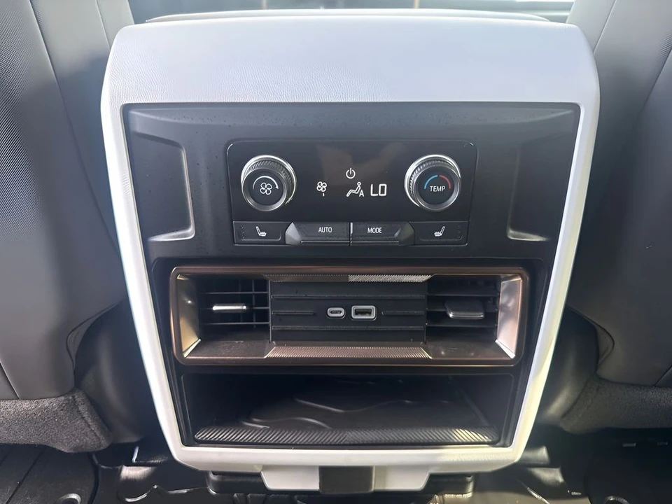 2025 GMC Hummer EV - Image 15 of 31