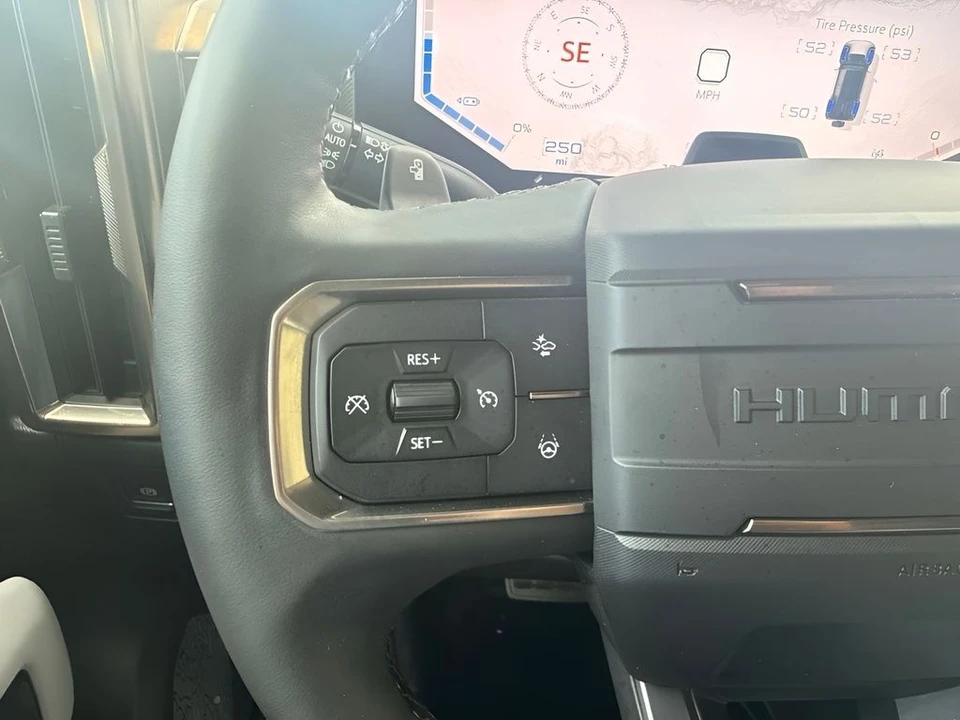 2025 GMC Hummer EV - Image 18 of 31