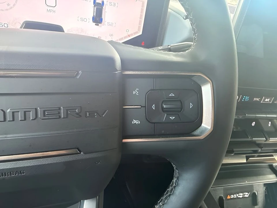 2025 GMC Hummer EV - Image 19 of 31