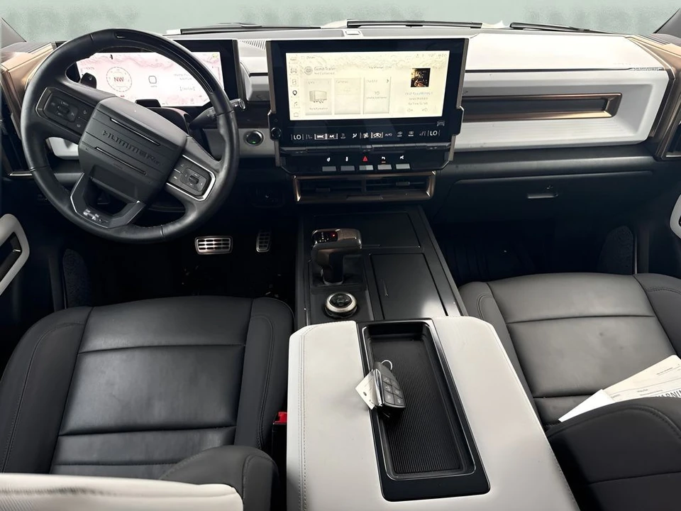2025 GMC Hummer EV - Image 10 of 15
