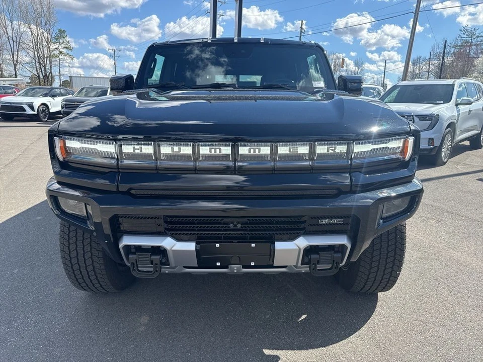 2025 GMC Hummer EV - Image 8 of 12