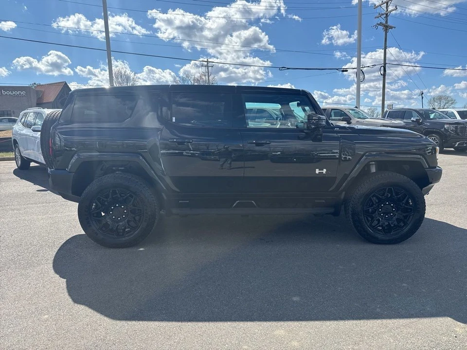 2025 GMC Hummer EV - Image 6 of 12