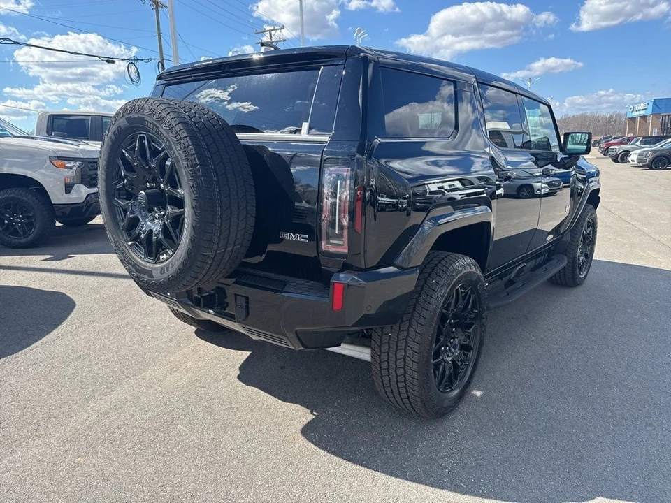 2025 GMC Hummer EV - Image 5 of 12