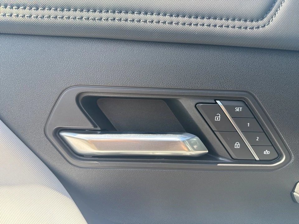 2025 GMC Hummer EV - Image 12 of 12