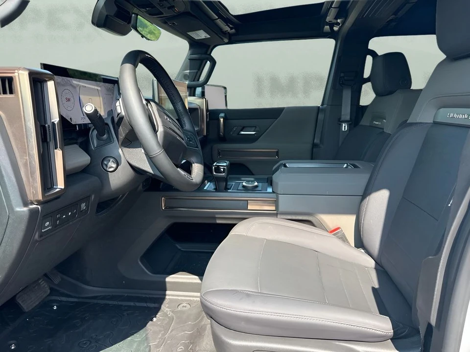 2025 GMC Hummer EV - Image 9 of 31