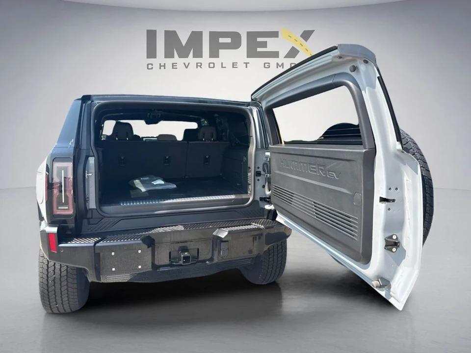 2025 GMC Hummer EV - Image 30 of 31