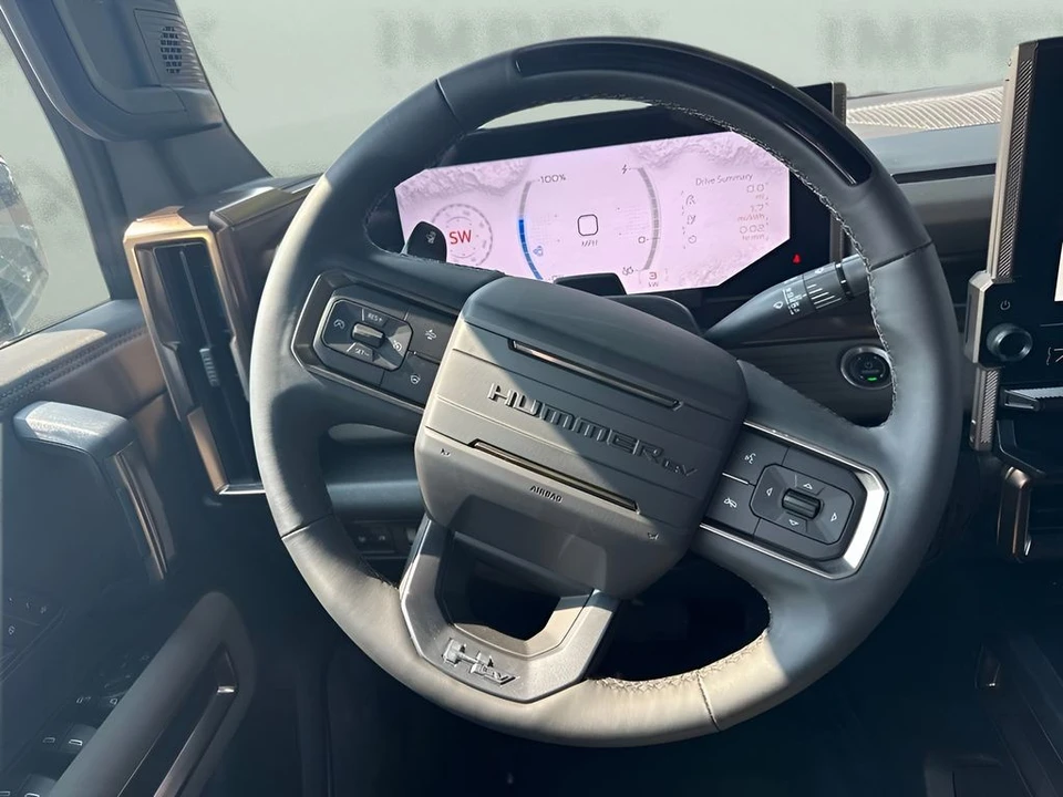 2025 GMC Hummer EV - Image 15 of 31