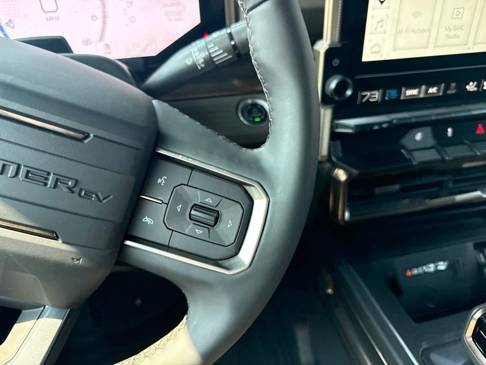 2025 GMC Hummer EV - Image 17 of 31
