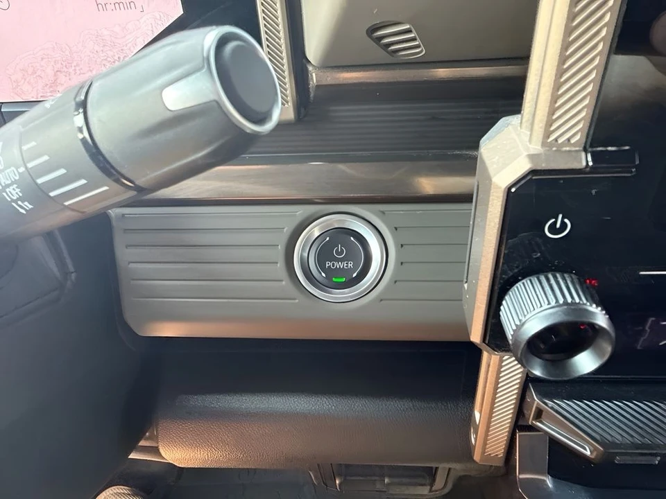 2025 GMC Hummer EV - Image 23 of 31