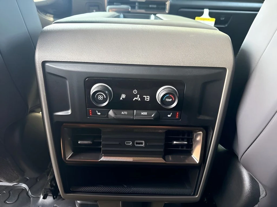 2025 GMC Hummer EV - Image 13 of 31