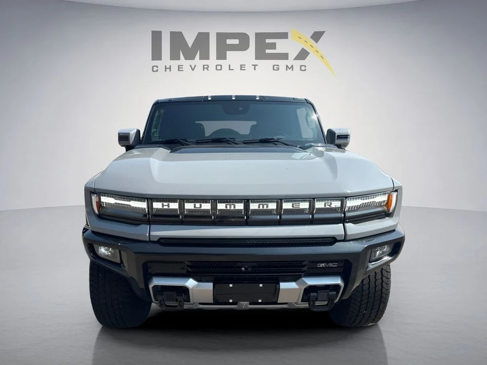 2025 GMC Hummer EV - Image 8 of 31