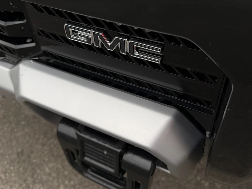 2025 GMC Hummer EV - Image 10 of 12