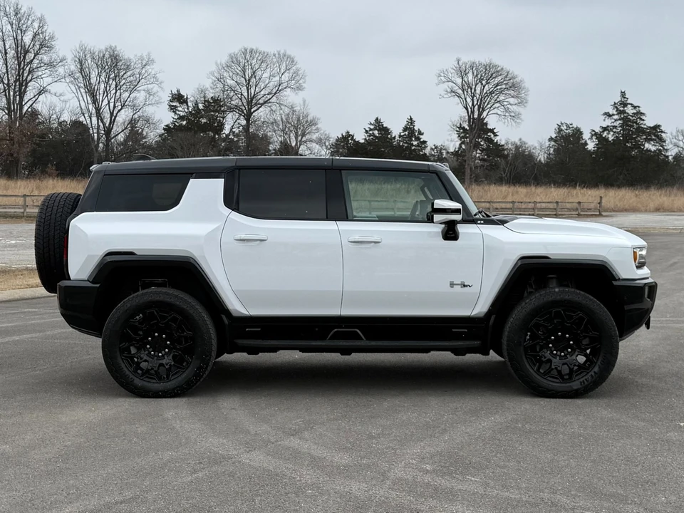2025 GMC Hummer EV - Image 7 of 12