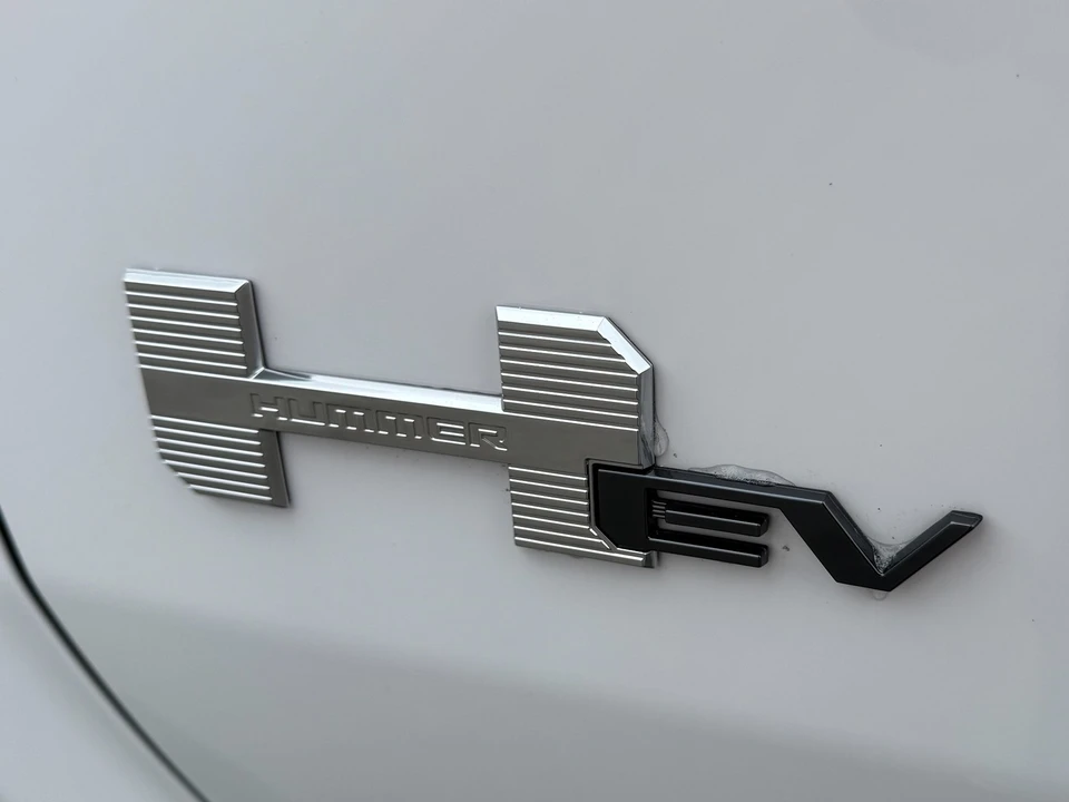 2025 GMC Hummer EV - Image 11 of 12