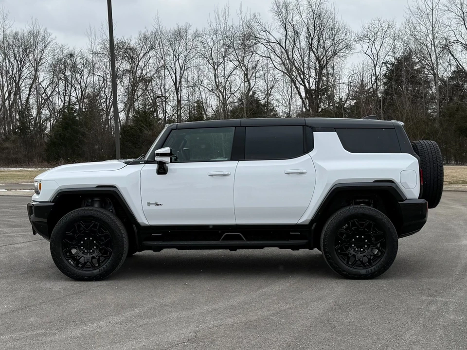 2025 GMC Hummer EV - Image 8 of 12